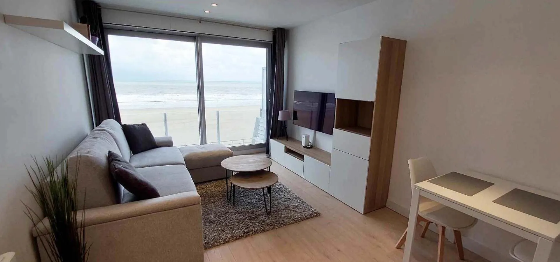 Studio Met Frontaal Zeezicht Middelkerke Belgium