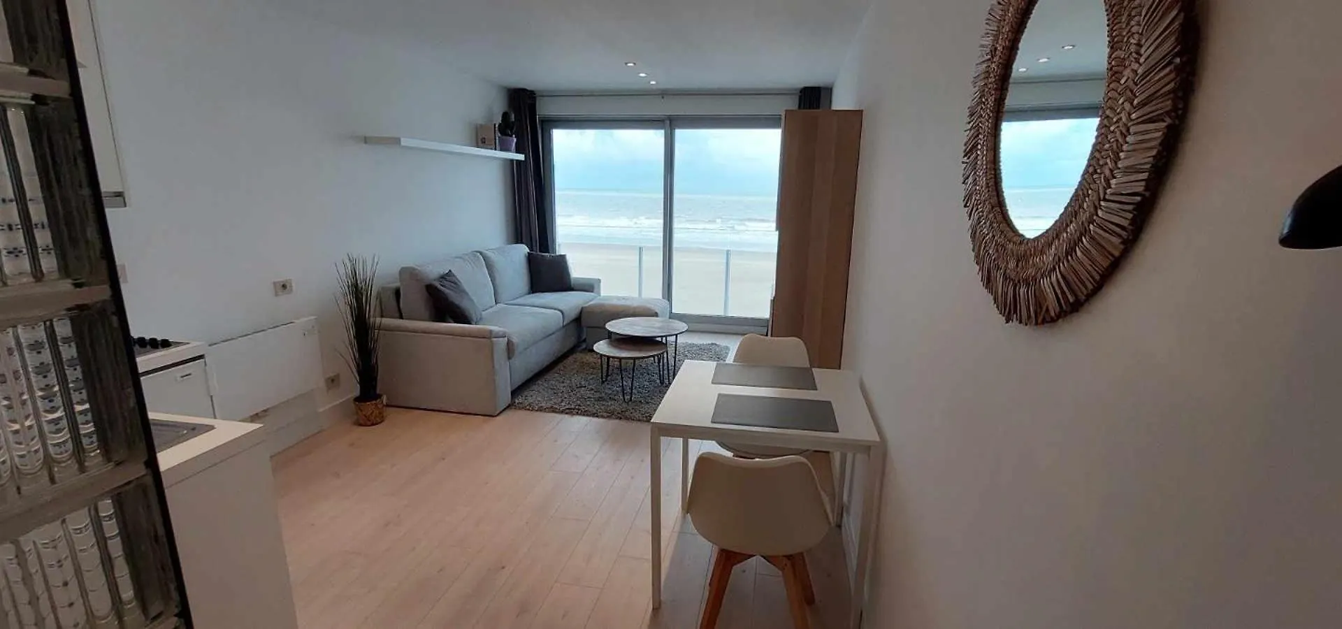 Apartment Studio Met Frontaal Zeezicht Middelkerke Belgium
